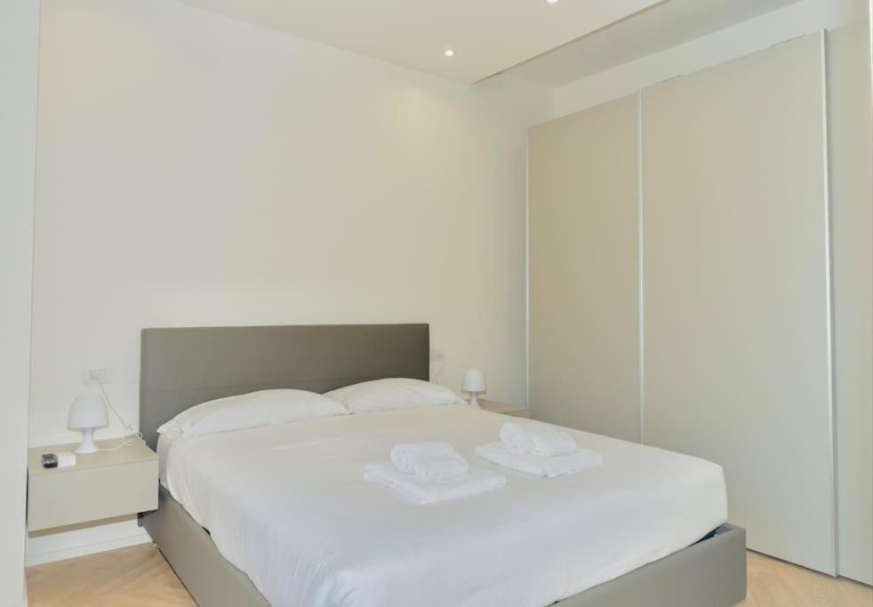Sky View -Porta Nuova- Appartamento 2 Con Balcone Milan Exterior photo